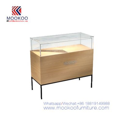 Stand tal-maħżen tal-Wiri tal-Ġojjellerija tal-Injam tal-ballut